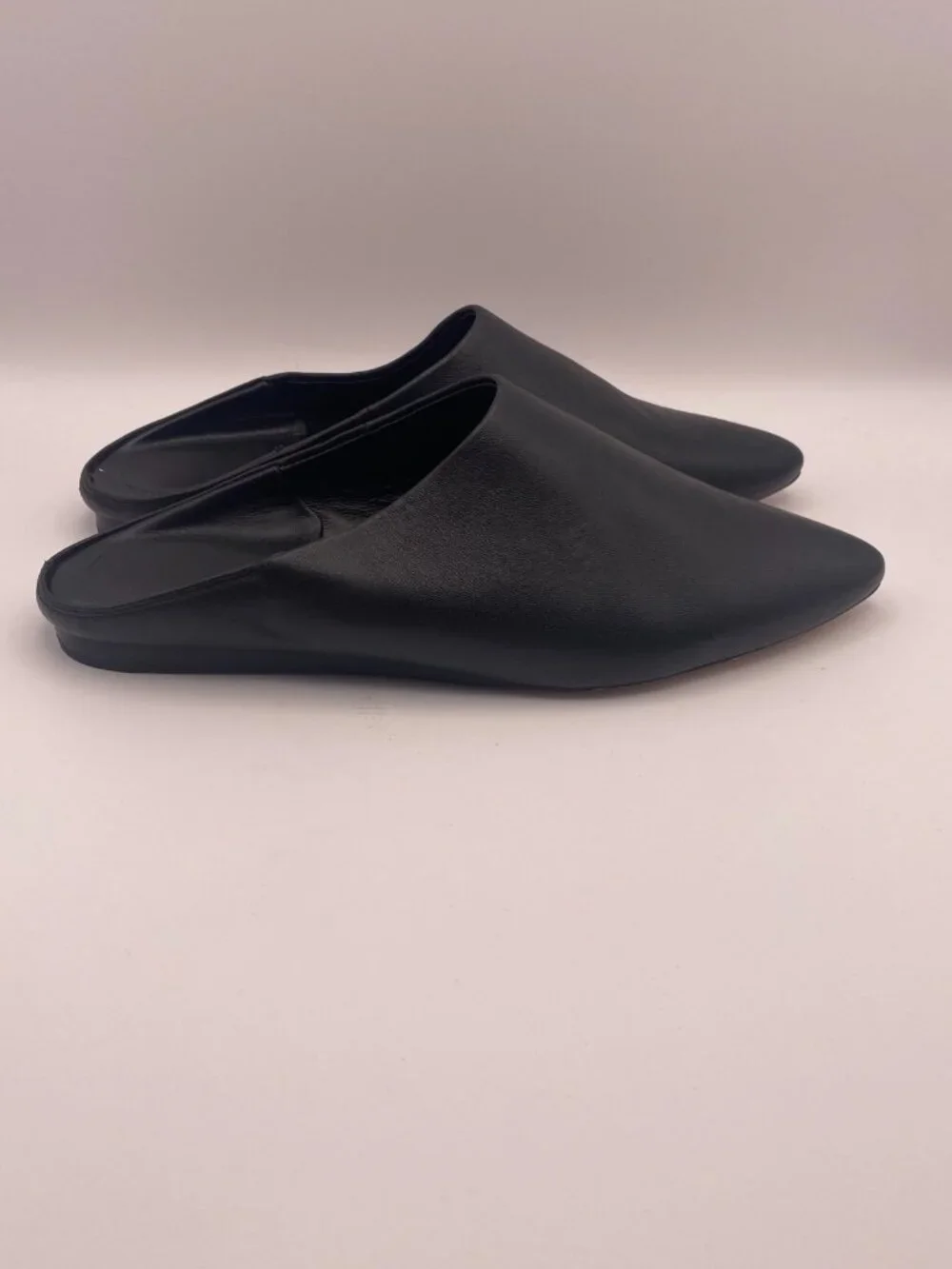 Vince Women's Cay Pointed Toe Slip On Black Leather Flats Sz 7.5 M